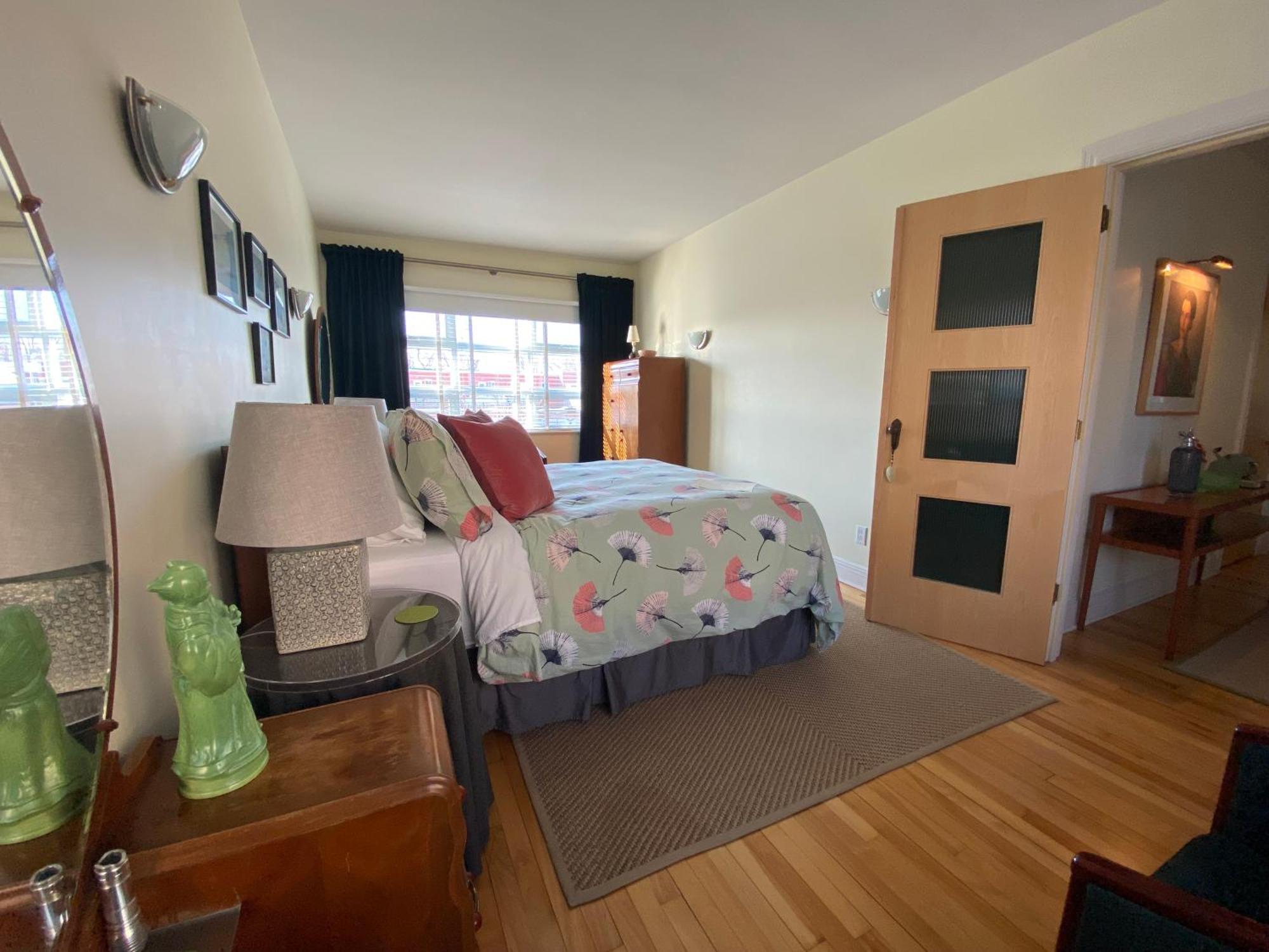 Les 3 Chambres Montreal Luaran gambar